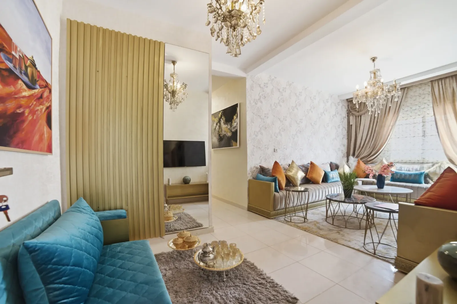 Salon d'un appartement économique aménagé à Marrakech